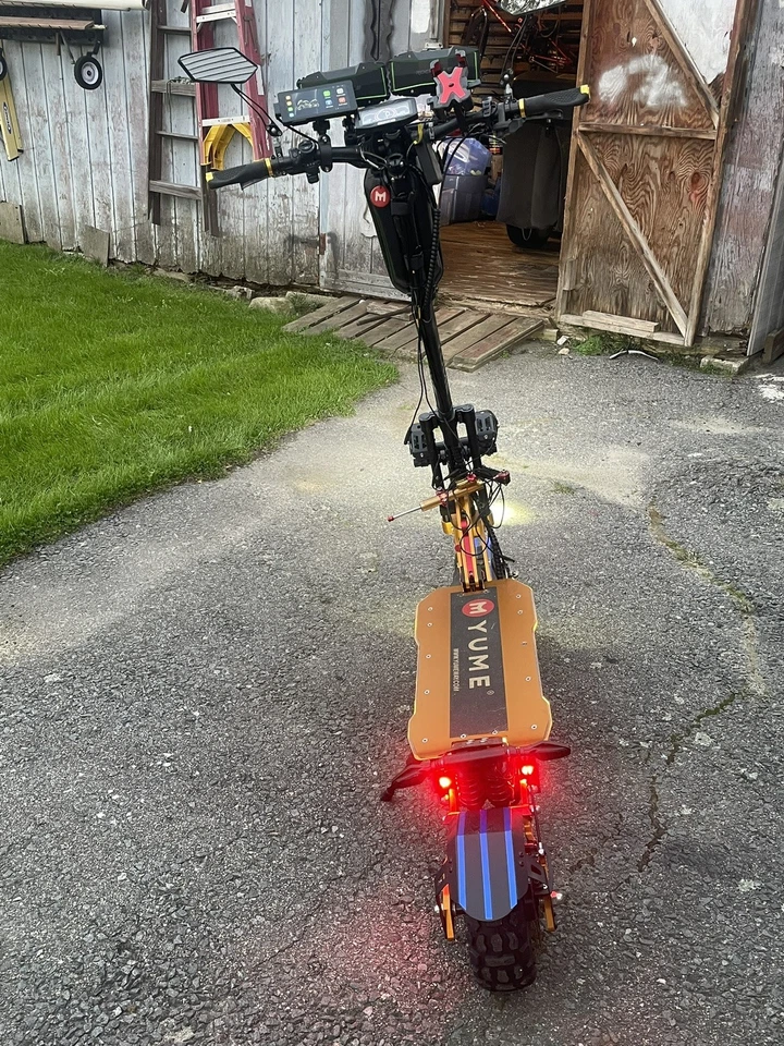 Scooter eléctrico YUME 6000W doble motor 11" 27AH batería escooter 50 MPH 56 millas Foto 3 de 4