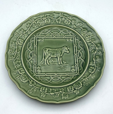 Bordallo Pinheiro Green Majolica Plate Embossed Cow Design Portugal 9.25  D