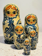 Vintage Rare Hand Painted Russian Matryoshka 7” Set Of 5 Nesting Dolls Signed 