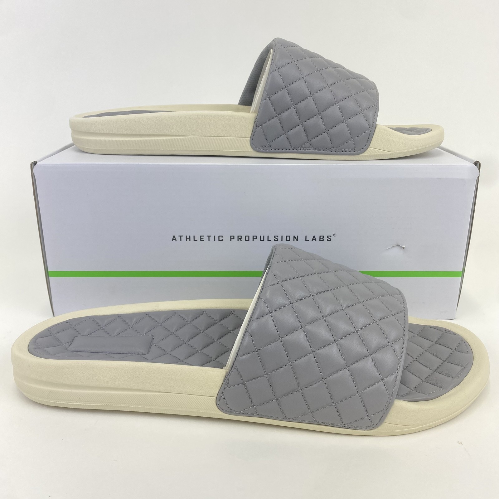 APL Lusso Slide Shoes Uomo Taglia 12 Cemento Immacolato Trapuntato Sandali Comodi Grigio