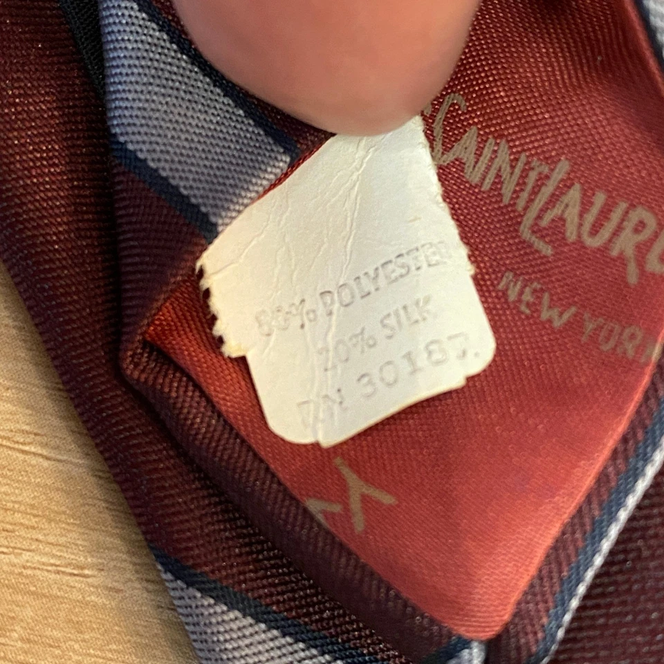 Corbata a rayas vintage Yves Saint Laurent YSL mezcla de seda borgoña para hombre Foto 3 de 4