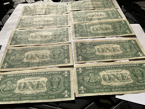 TEN (10) U.S. 1957 $1.00 SILVER CERTIFICATE DOLLAR BILLS ALL 68 YEARS OLD. - Picture 11 of 17