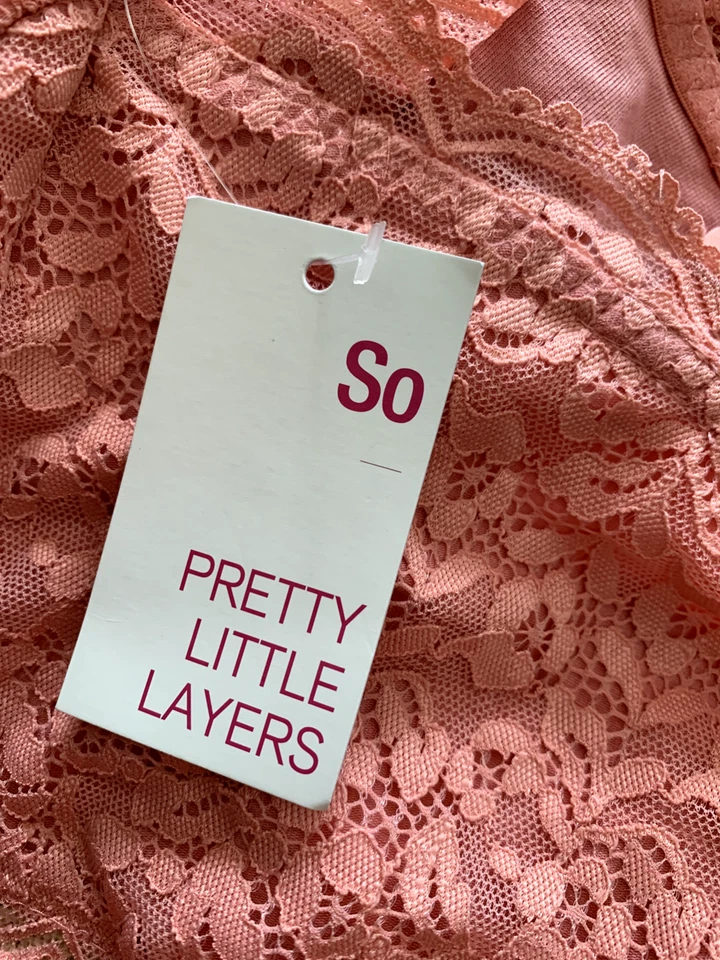 Sujetador SO Pretty Little Layers para mujer grande rosa liso ganchillo encaje cuello en V nuevo con etiquetas Foto 3 de 4