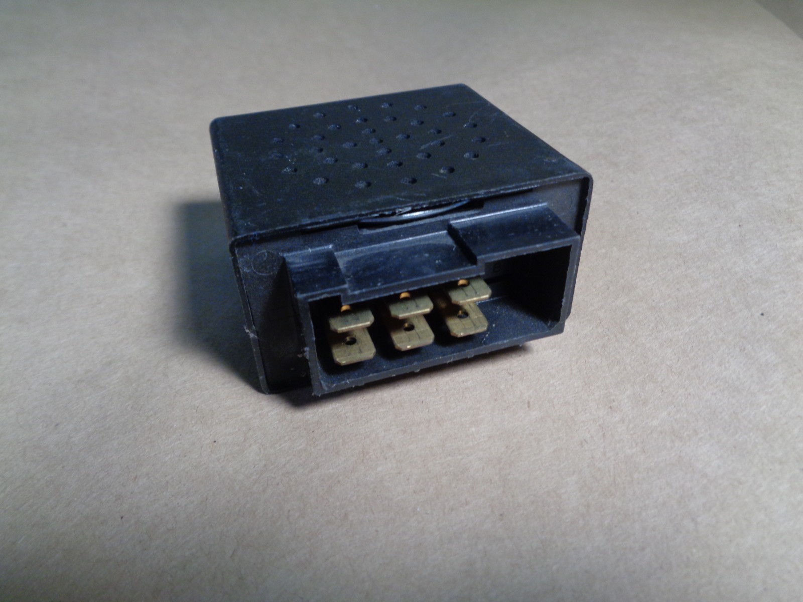 Ferrari 328 Others.  Seat Belt Warning Buzzer Part# 61830700