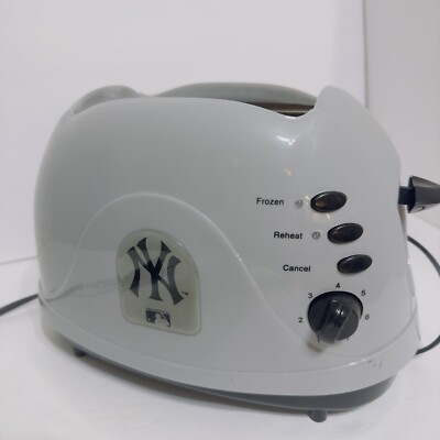 NY Yankees Pro Toaster NFL Toast Your Team 2 Slice Automatic EUC Tested WORKS