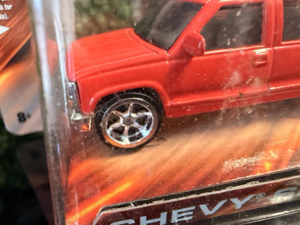 Hot Wheels Chevy Suburban Whips Team Baurtwell - GREAT CONDITION
