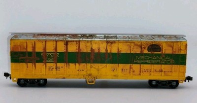 HO Scale Lima Mechanical Refrigerator Boxcar NYMX #1020 Weathered