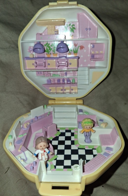 Vintage 1990 Polly Pocket Polly's Hair Salon COMPLETE Both Figures Bluebird Toys