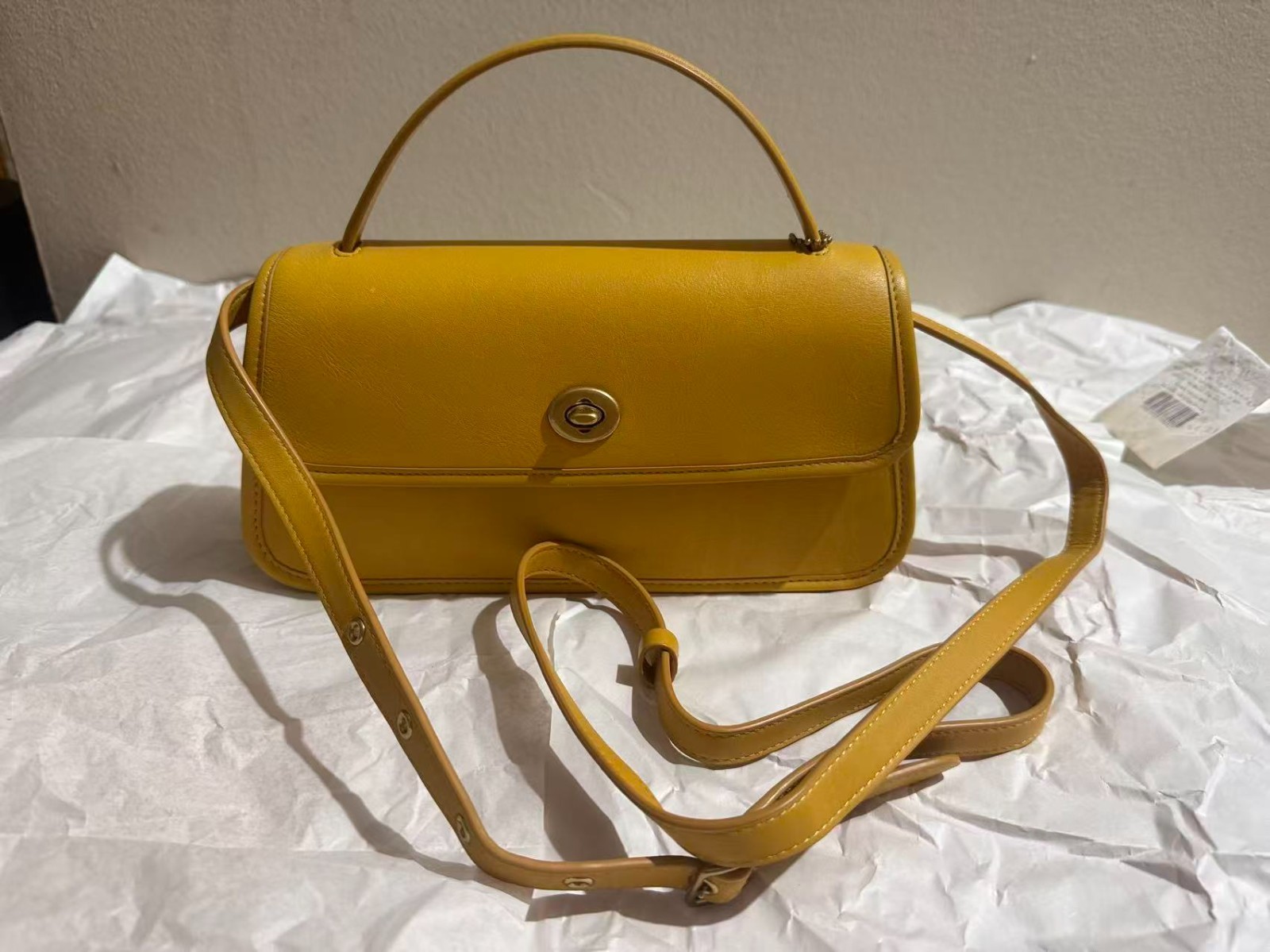 Coach Yolk Clutch Turnlock 129 Yellow