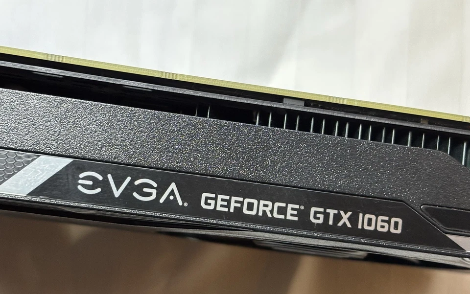 Tarjeta de gráficos EVGA NVIDIA GeForce GTX 1060 6 GB GDDR5 - 06G-P4-6163-KR Foto 2 de 3