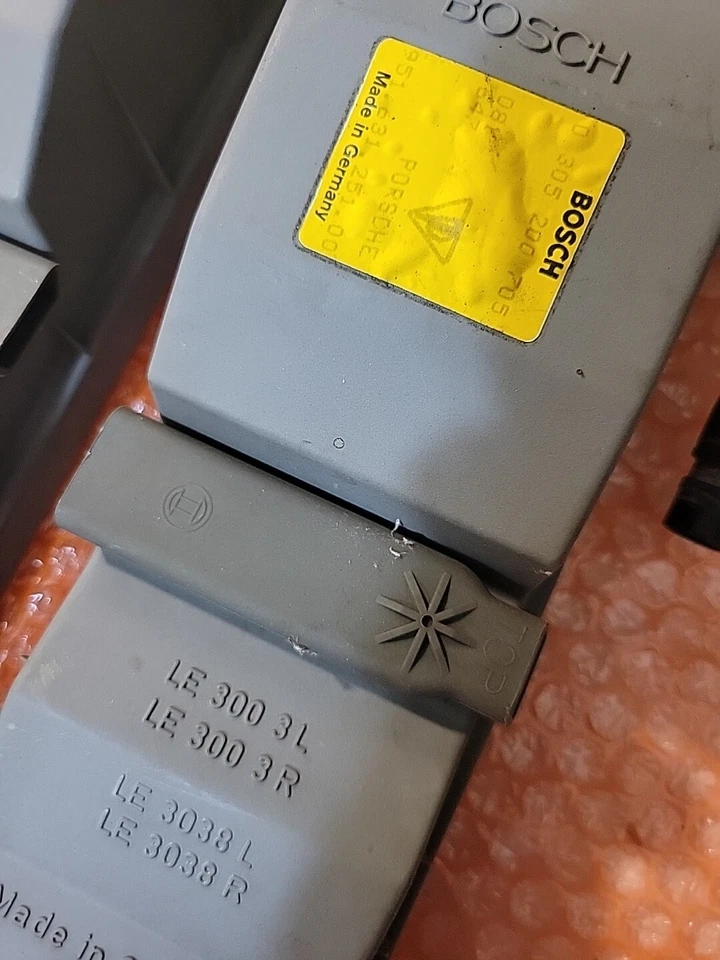 Vintage Bosch Light Assemblies for Porsche LE 3038 Left & Right Foto 3 de 4