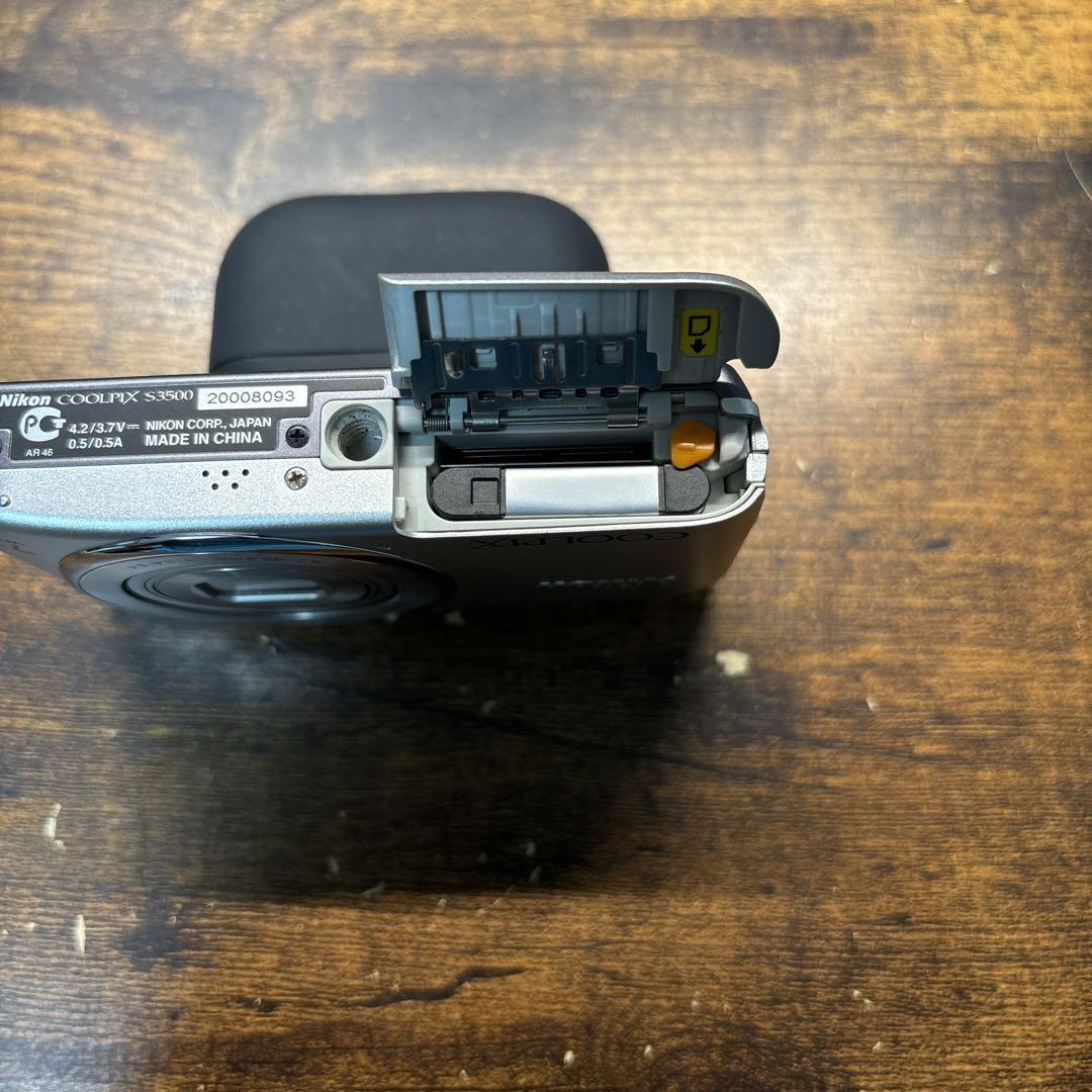 Very good ] Nikon COOLPIX S3500 Digital Camera Silver w/Box