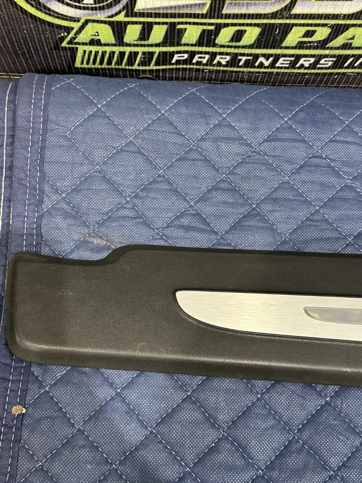 2014 AUDI R8 FRONT LEFT DRIVER ILLUMINATED KICK SCUFF SILL PLATE OEM *BURN*