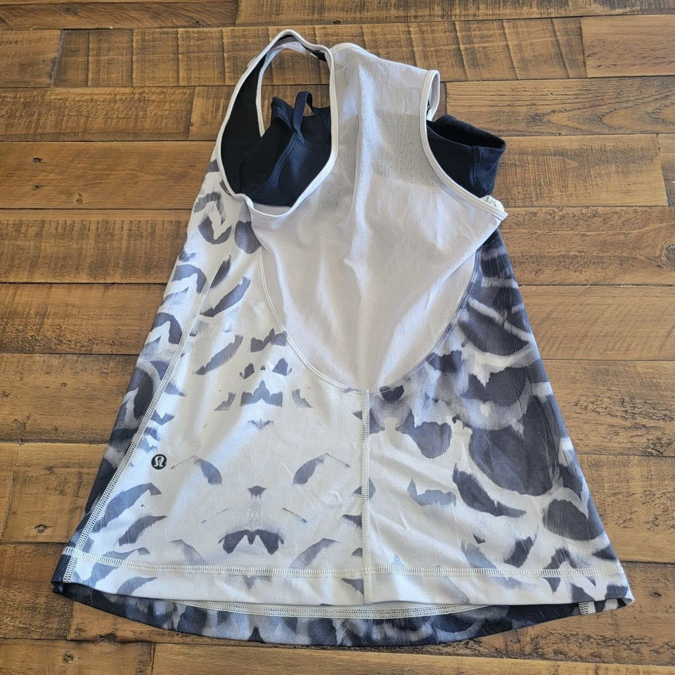 Camiseta sin mangas Lululemon 6 - Bonita camiseta sin mangas Plume con sujetador incorporado, malla - Blanco y negro Foto 4 de 4