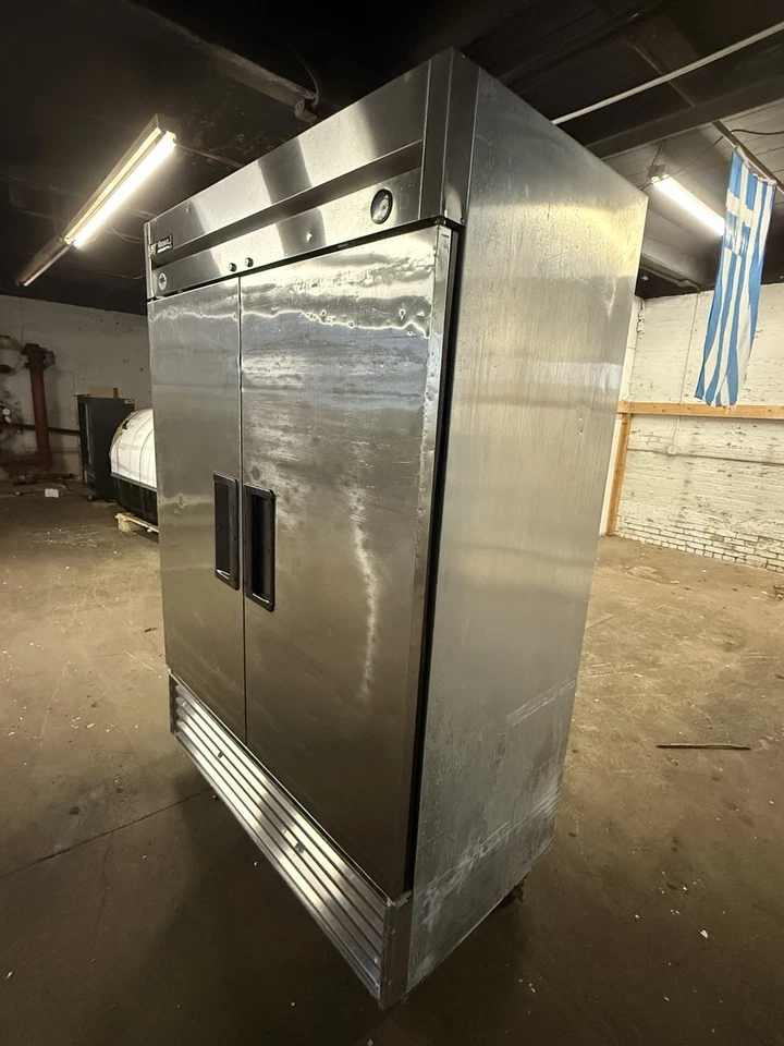 Refrigerador de alcance True Refrigeration T-49 SS USADO REFRIGERADOR DE 2 PUERTAS Foto 3 de 4