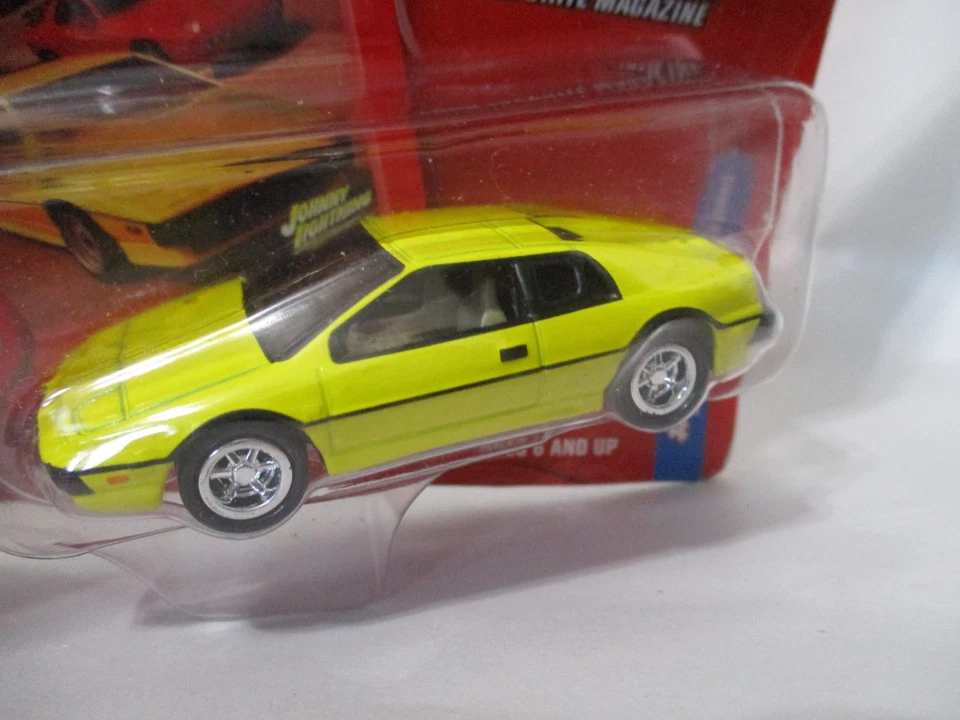 Литая модель Lotus Esprit Turbo 1980 Johnny Lightning Motor Trend Series 1:64 - Изображение 2 из 4