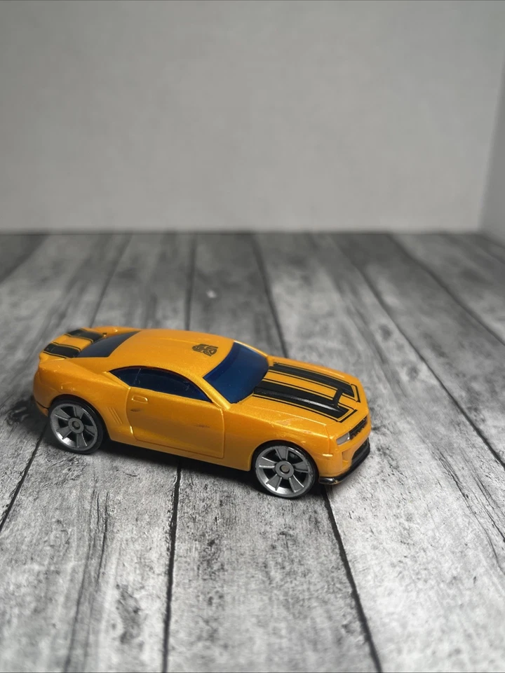 🔥 RARO MUY BUEN ESTADO 2009 Bumblebee Chevy Camaro Transformers Hasbro 1/64 (BONITO) Foto 2 de 4