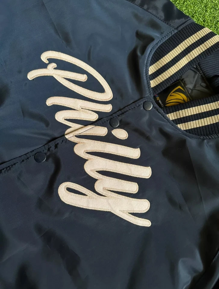 Chaqueta de bombardero estilo vintage de béisbol universitario satinado azul marino Foto 4 de 4