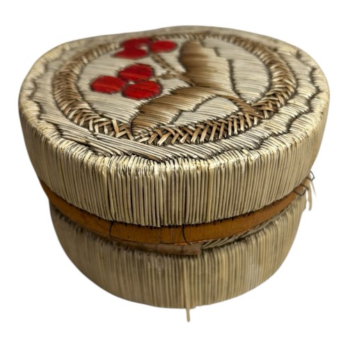 Antique Porcupine Quill Art Native American Covered Box with Berry Motif - Picture 6 of 12