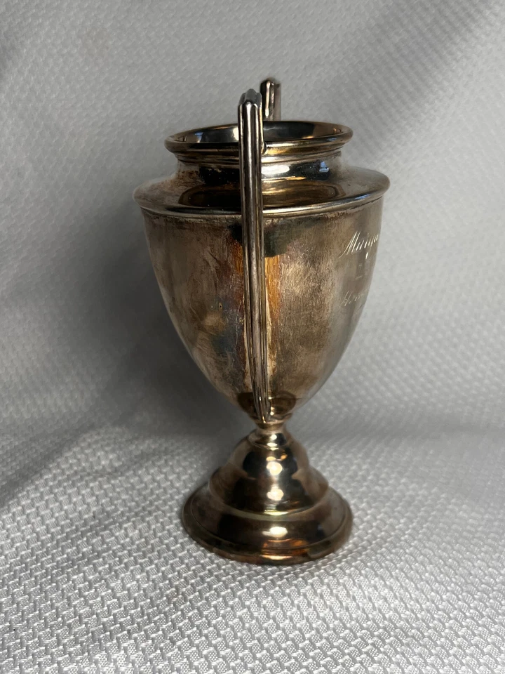 Antigua taza de servicio al empleado Baltimore Hochschild Kohn de plata esterlina de 10 años  Foto 4 de 4