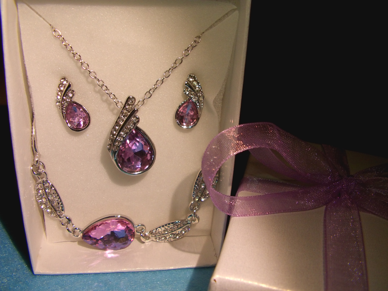Parure bijoux 4 pièces goutte d'eau cristal strass violet, collier bague