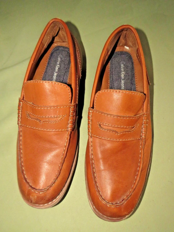 CALVIN KLEIN МУЖСКОЙ РАЗМЕР 7,5 PREZLEY ЖЕЛТОВАТО-КОРИЧНЕВЫЙ КОЖАНЫЙ ПОВСЕДНЕВНЫЙ ЛОДКЕ СКОЛЬЖЕНИЯ НА ОБУВЬ ЛОТ #56 - Изображение 2 из 4