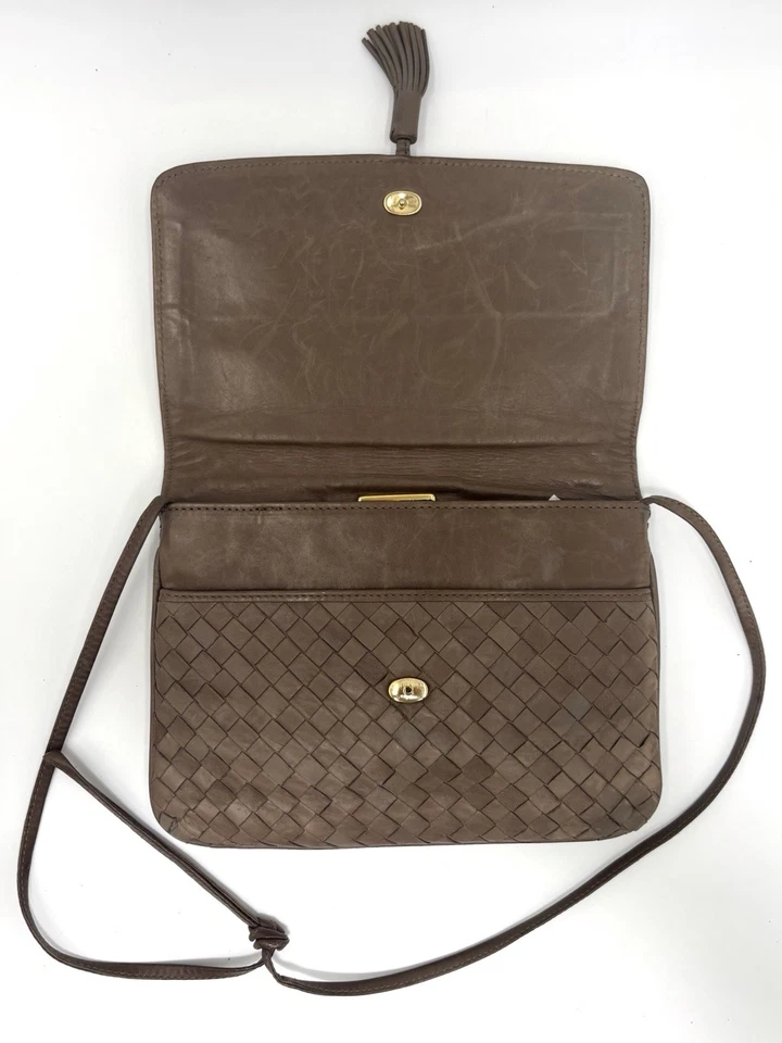 Bottega Veneta Intrecciato Leather 2-way Shldr/Crossbody Clutch Brown Tassel Bag - Image 4 of 4