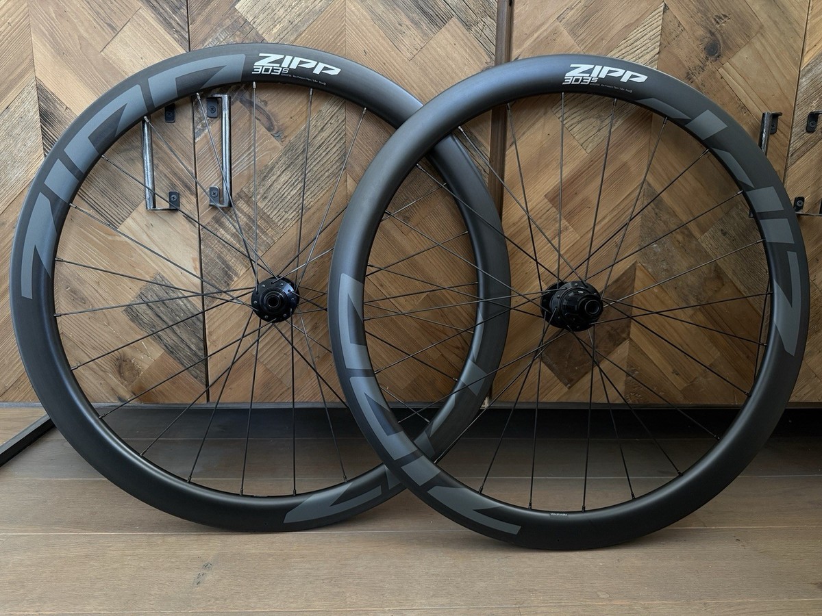 ZIPP 303 S Carbon Wheelset / Shimano Body 9-12 Speed / Very Good