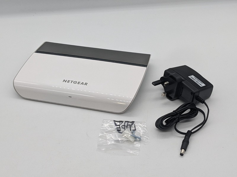 Netgear GS908E 8-port gigabit ethernet smart managed plus switch desktop + cable