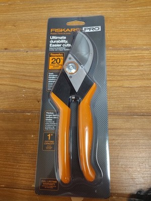 Fiskars Pro 1'' cutting capacity pruner