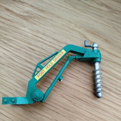 BRITAINS Farm Deetail 1:32 - Vintage Post Hole Digger 9600