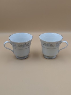 Liling Fine China Paar Yung Shen Teetassen, Silberrand & blaues Blumenmuster