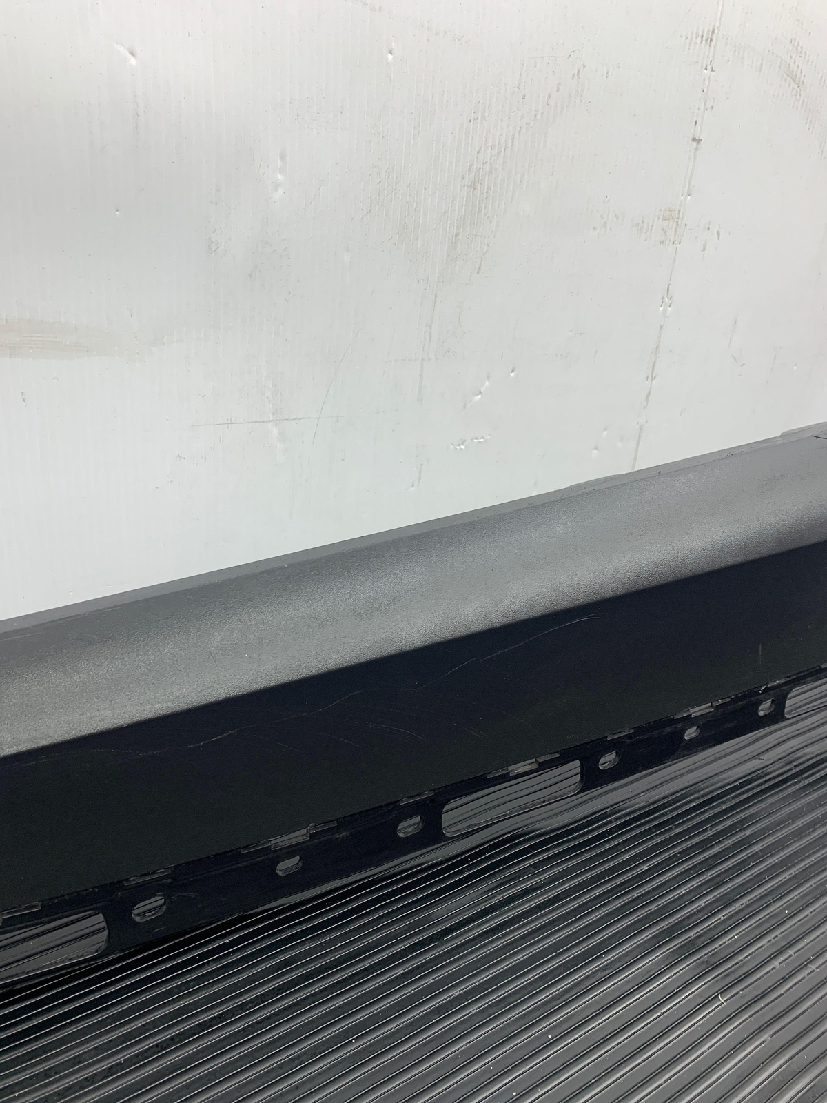 2017 BMW I8 OEM RH RIGHT PASSENGER SIDE ROCKER PANEL MOULDING | BLACK