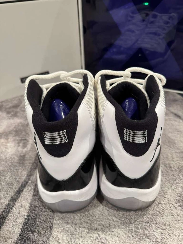 Talla 13 - Auténticas Nike Jordan 11 Retro Concord 2011 378037-107 Foto 3 de 4