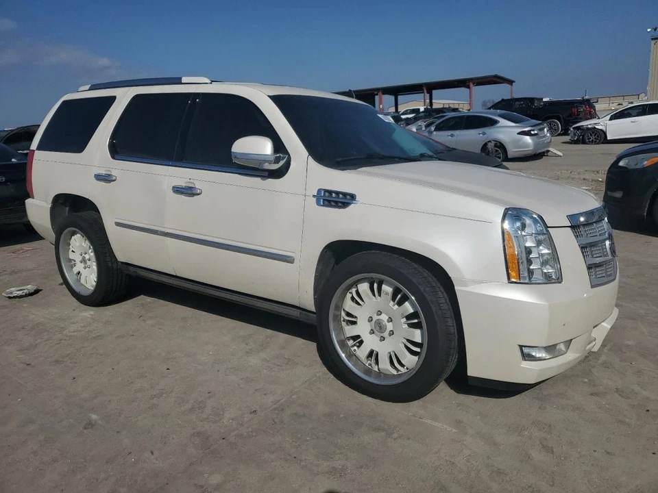 (LOCAL PICKUP ONLY) Hood Fits 07-14 ESCALADE 590575 - Imagem 4 de 4
