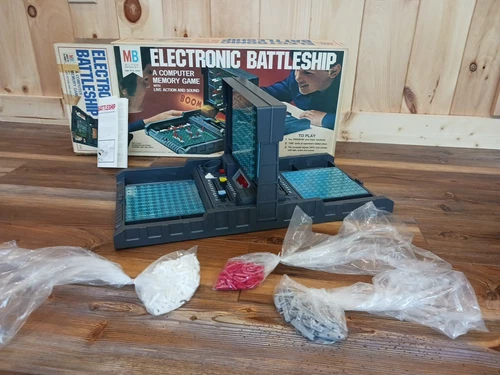 VINTAGE 1977 ELECTRONIC BATTLESHIP MILTON BRADLEY WORKS COMPLETE BOARD GAMES