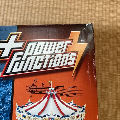 LEGO Creator Expert Fairground Collection Grand Carousel 10196 In 2009 - Foto 4 di 4