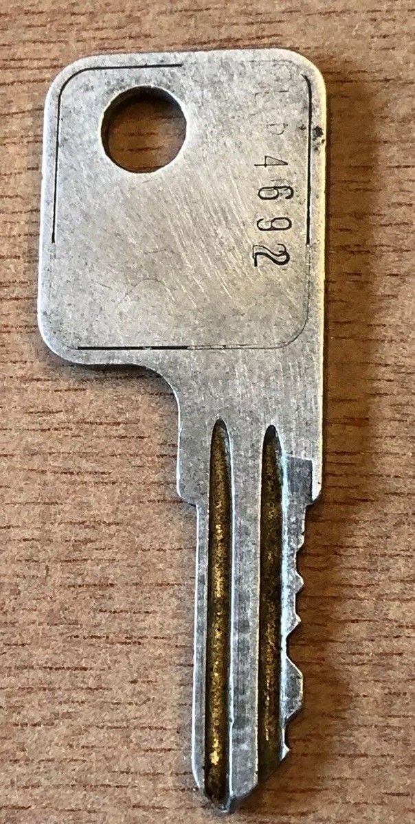 Vintage Yale Key #4692 1 3/4in. long | eBay