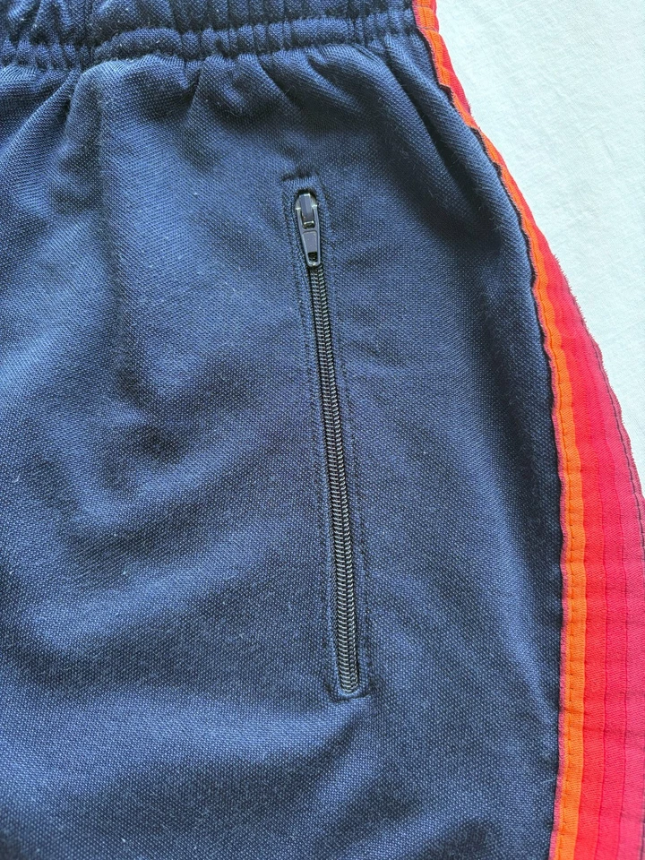 Pantalones de chándal TagRag Culture años 90 con bolsillos con cremallera hechos en EE. UU. Foto 3 de 4