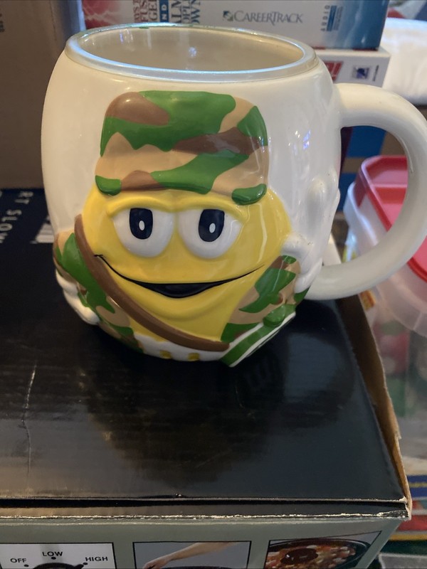 M&M Coffee Mug Yellow Peanut Candy Galerie Easter Egg Tea Cup Ceramic 2003 Vtg