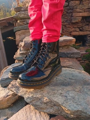 Dr. Martens Noir Vernis 38 - Photo 1/4