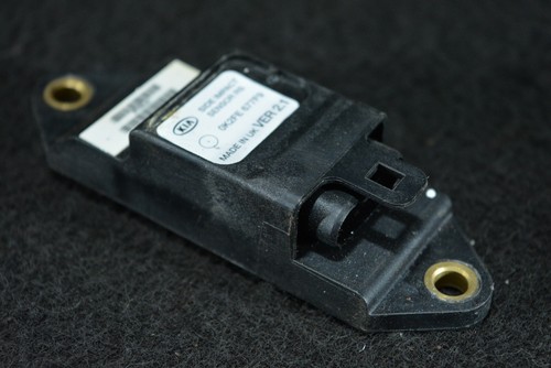 Kia Carens 2 Crashsensor Airbagsensor Sensor Steuergerät 0K2FE677F9