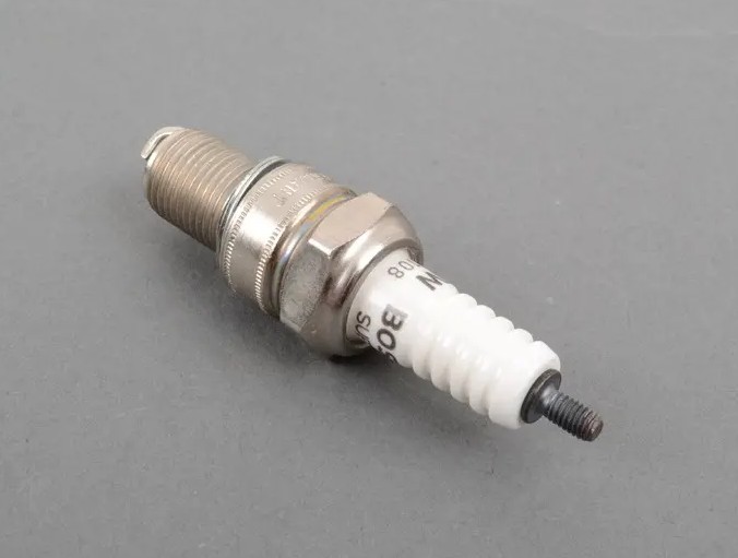 BMW 1502-2002tii E21 E30 E12 E28 E24 E23 Spark Plug W8DC 12121276283 Genuine
