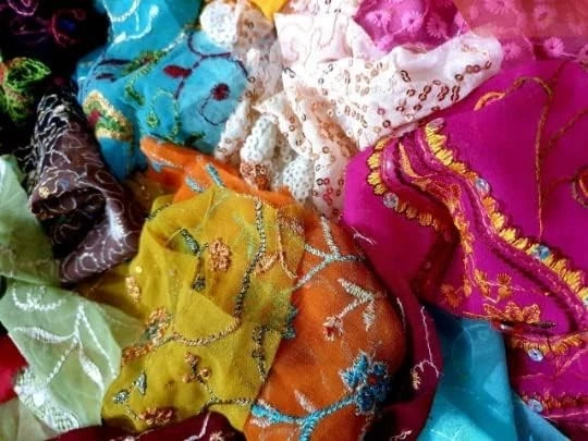 Abb 15pcsVintage Sari Georgette Fabric Remnants Embroidered Craft Scrapbook DUP3 image 8