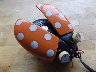 NOVELTY PLASTIC LADYBIRD 9V BATTERY AM/MW TRANSISTOR RADIO VINTAGE 1960S WORKING