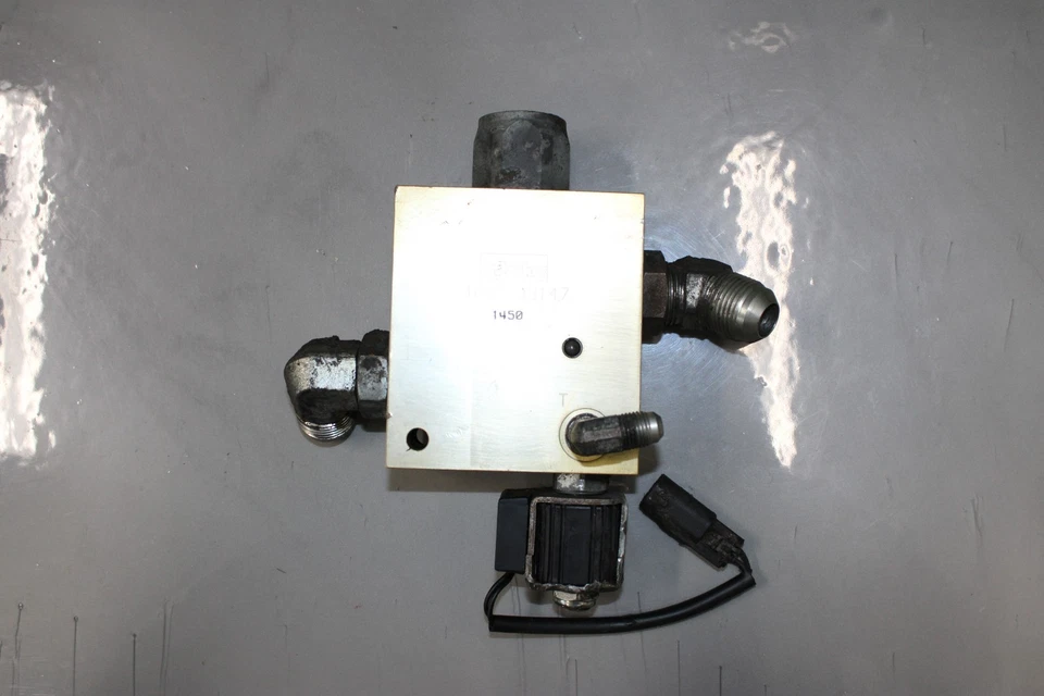 Used JLG Lull Skytrak Extend Lockout Valve 1001103147 - Image 2 of 2