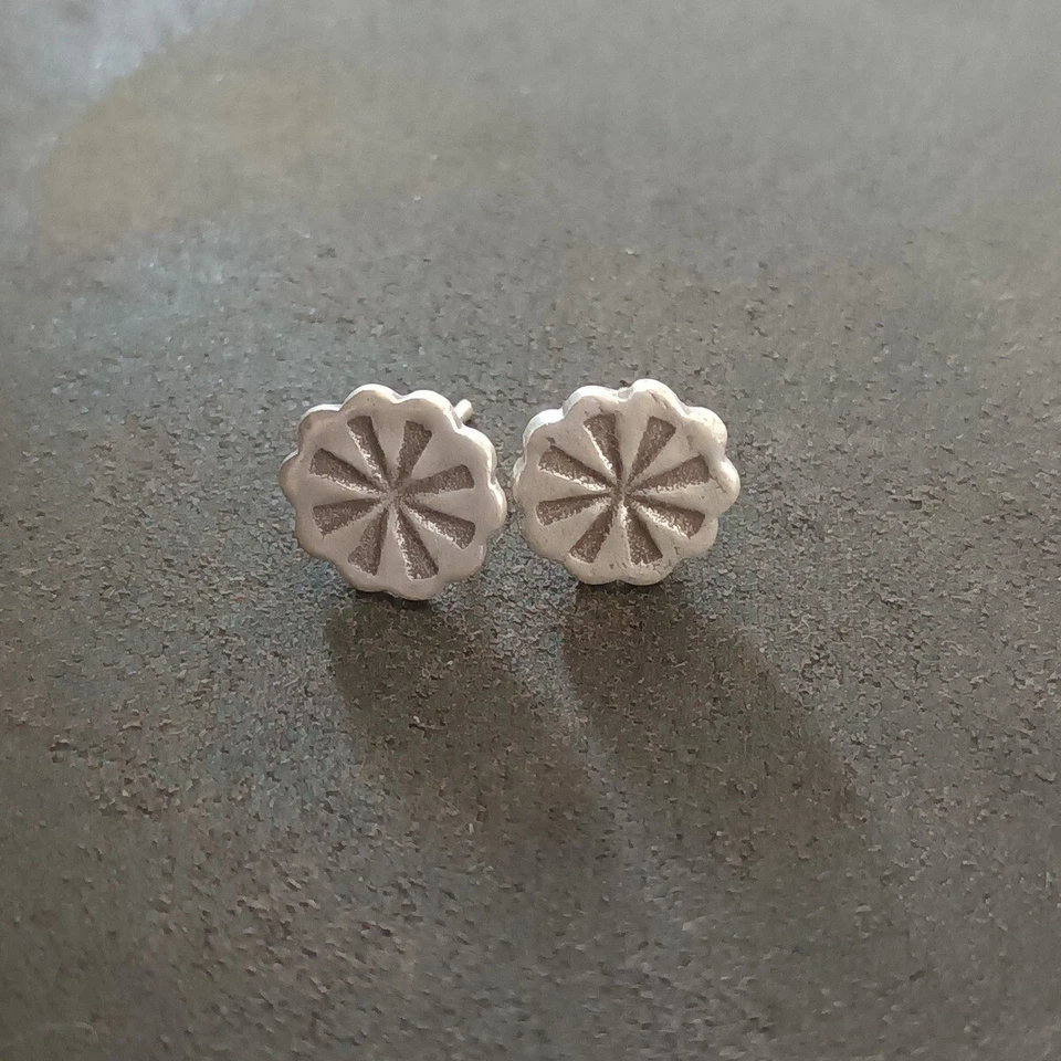 FINE SILVER EARRINGS VINTAGE CRAFT DANGLE ARTISAN 1g MINI WHEEL STUD #E051 - Image 2 of 4