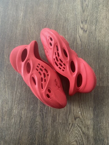 Adidas Yeezy Foam RNNR "Vermillion" Size 6 GW3355 FREE SHIPPING