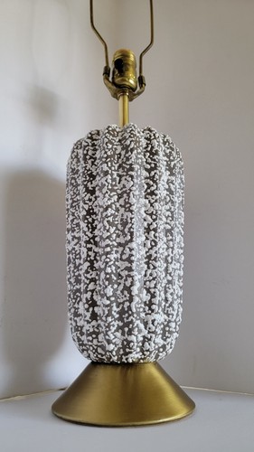 Vtg Mid Century Modern Grooved Taupe Ceramic with White Raised Speckle Lamp - Picture 4 of 7