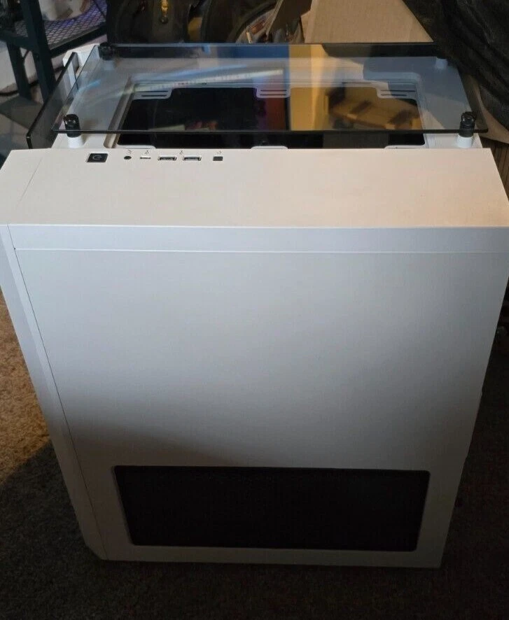 CORSAIR Crystal 680X RGB Computer Case - White - Image 2 of 4